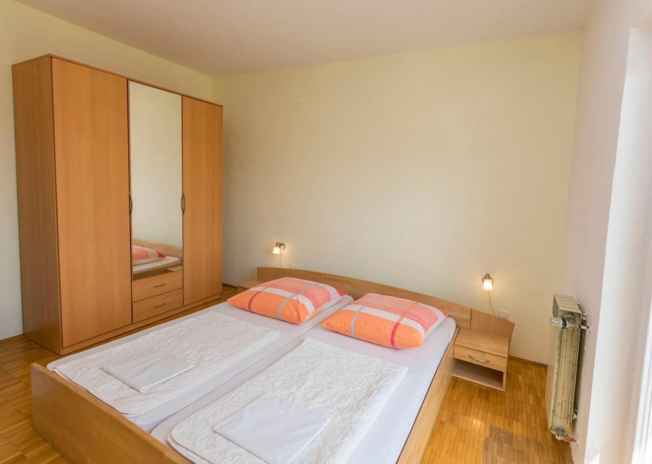 Apartments Jelka Primošten Exterior foto